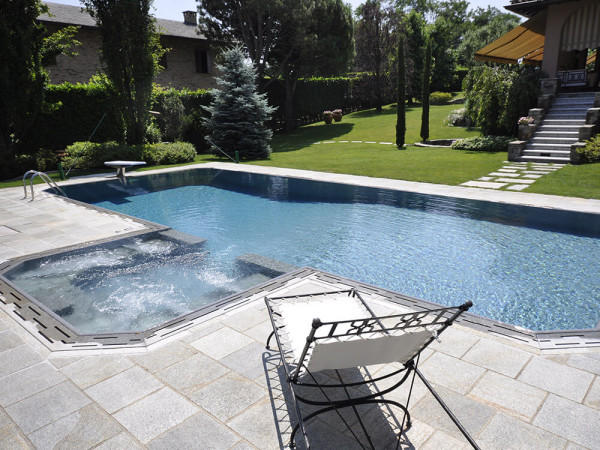 Piscine a sfioro totale