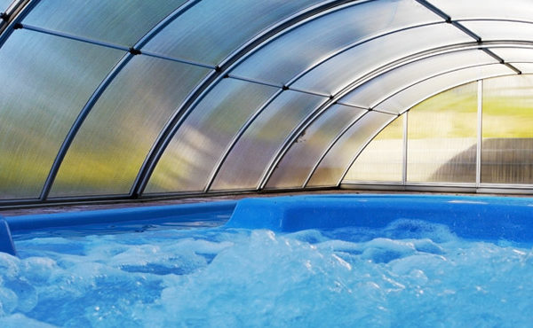 I-VANTAGGI-DELLE-COPERTURE-PER-PISCINE…-SCOPRILI-CON-NOI