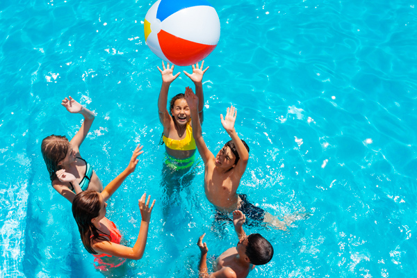 Piscina-giardino-divertimento-assicurato