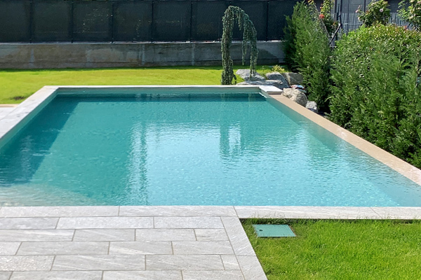 godersi-la-piscina-a-settembre-clever-piscine